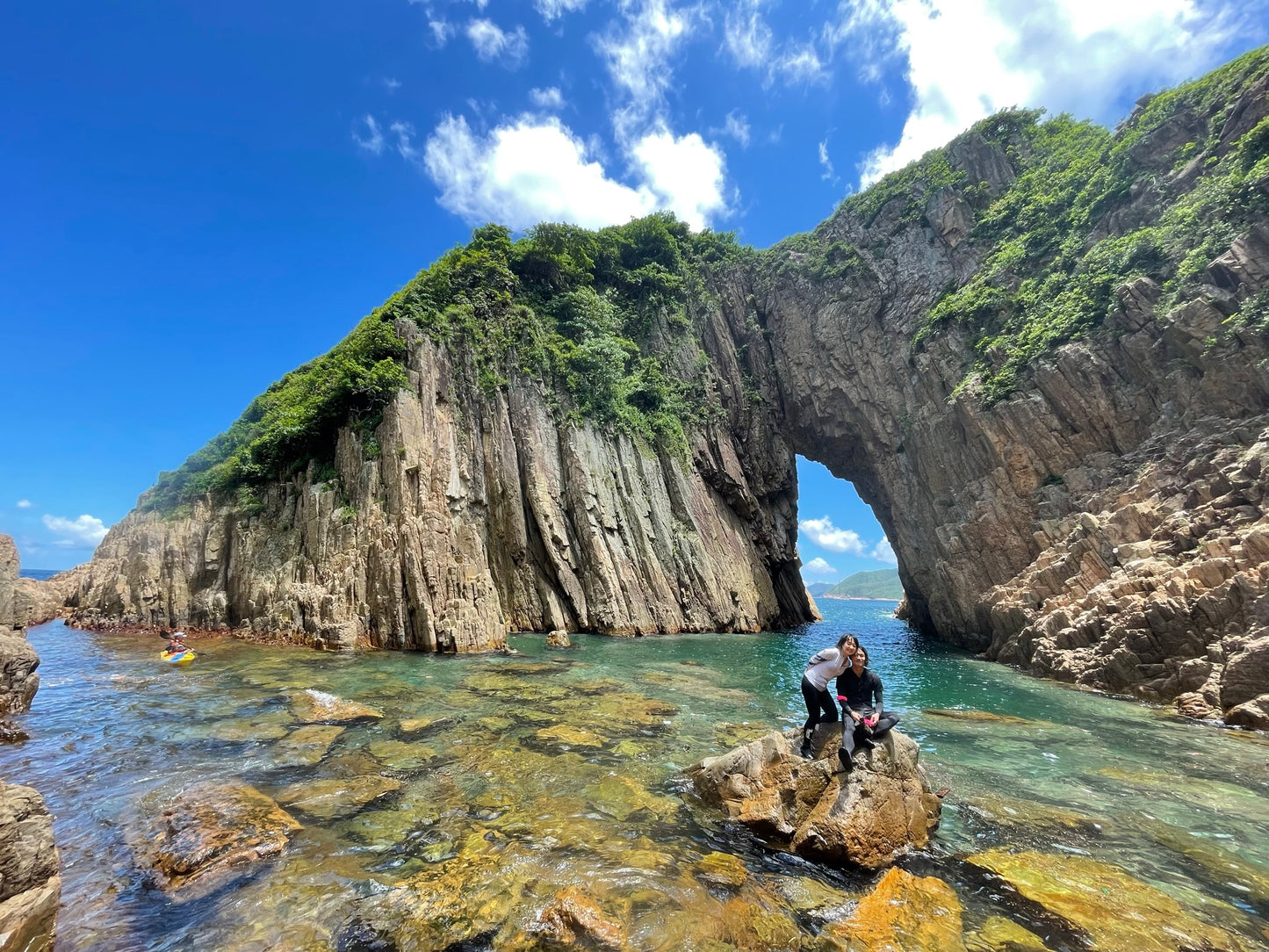 吊鐘洲牛尾洲穿洞遊